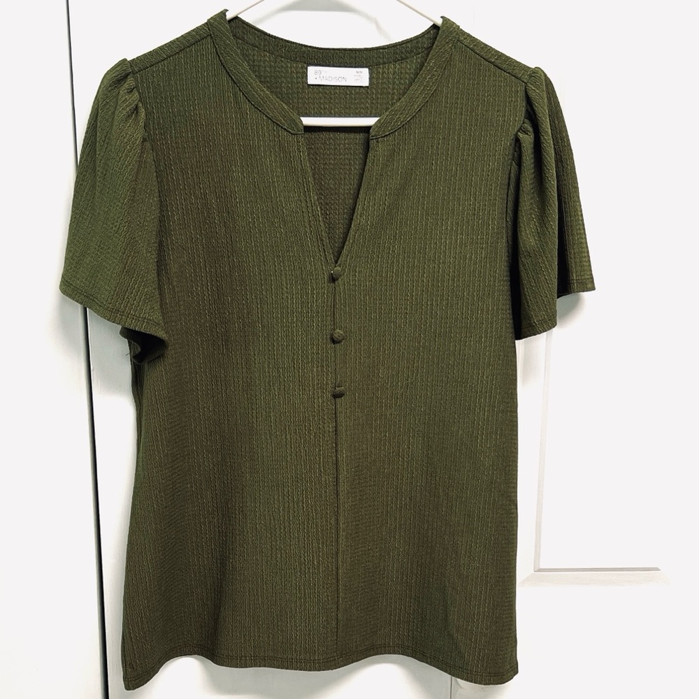 Madison Olive Textured Short Sleeve Button Top Size M